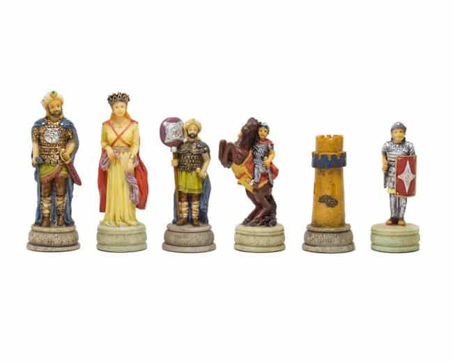 Alignement des pièces du jeu d'échecs Romains vs Arabes avec Roi de 8 cm