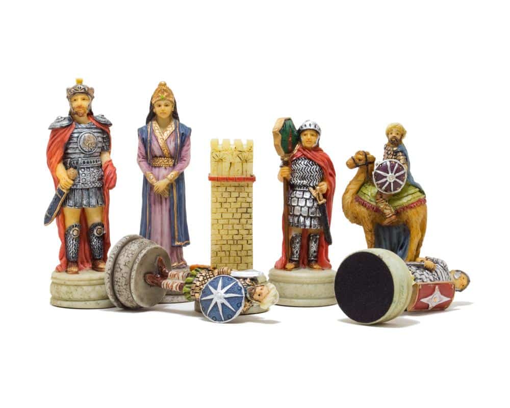 Figurines du roi, de la reine et des soldats romains et arabes en résine sculptée