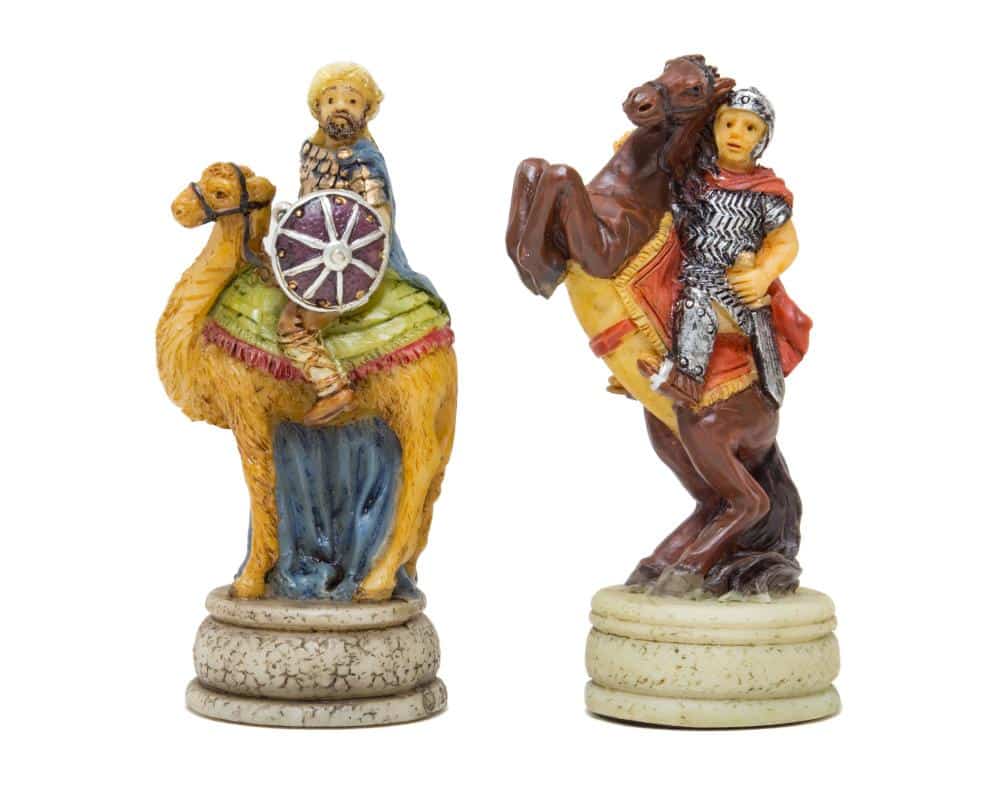 Détail des pièces de cavalier romain sur cheval et arabe sur chameau peintes à la main